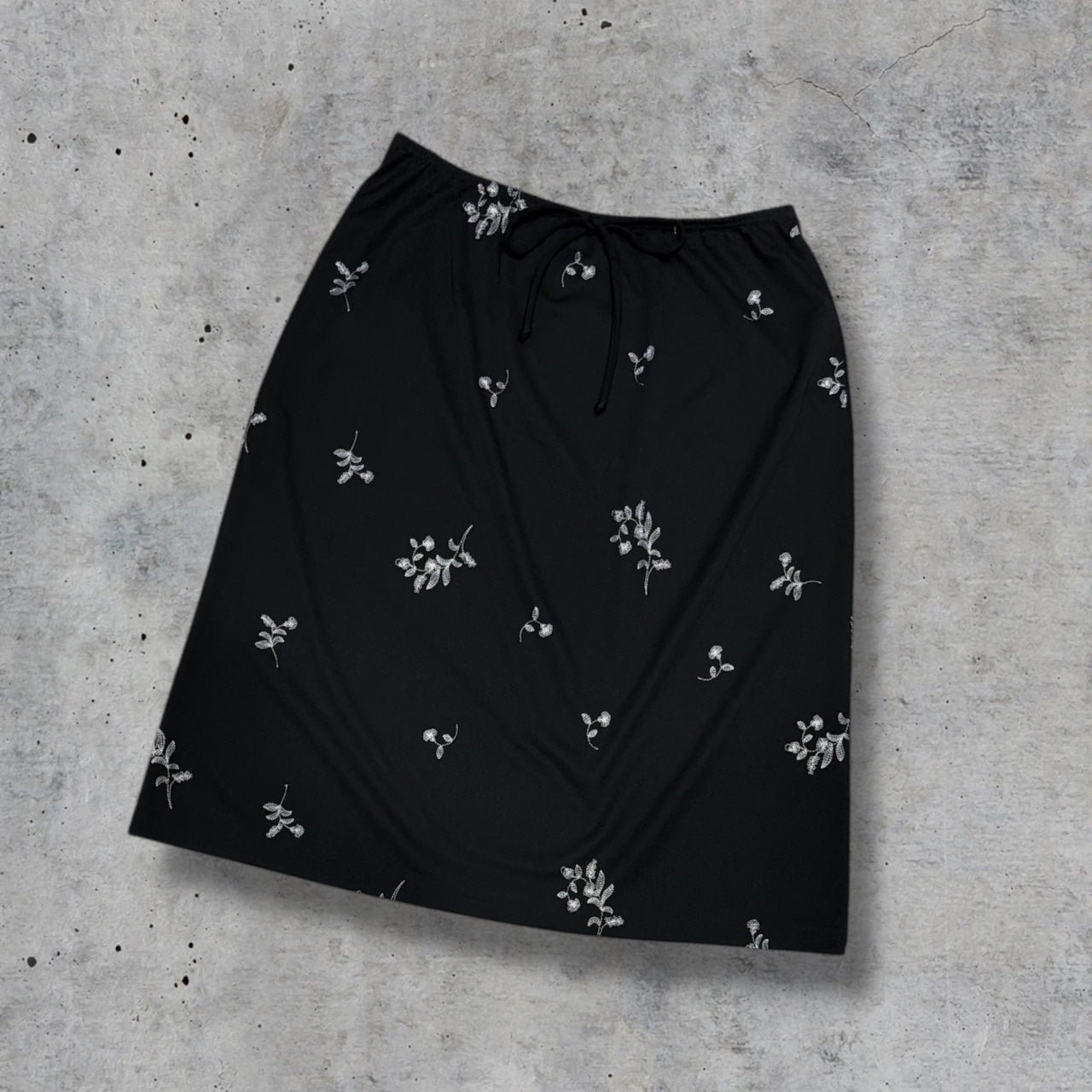 (S) vintage embroidered floral midi skirt