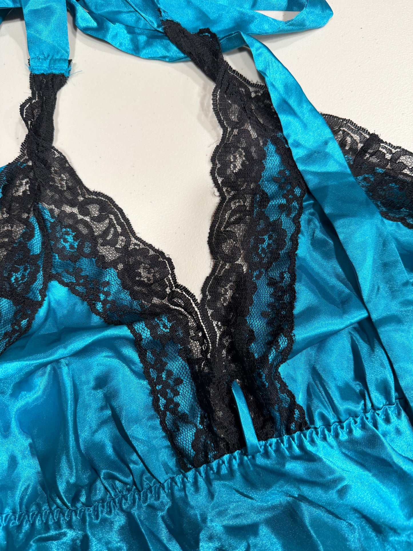 (XL) vintage silk lace trim halter top