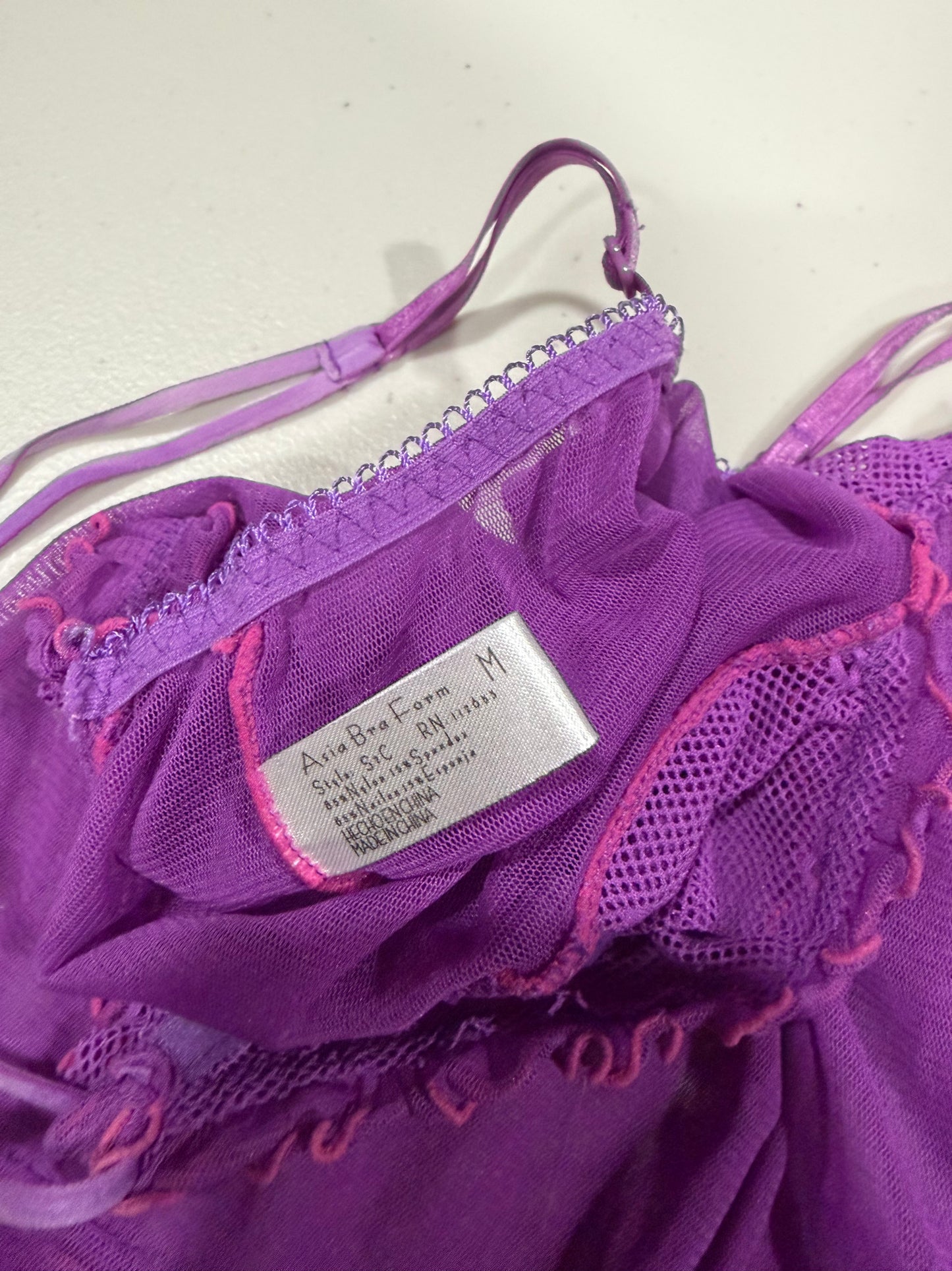(S/M) 2000s purple fishnet lettuce trim top