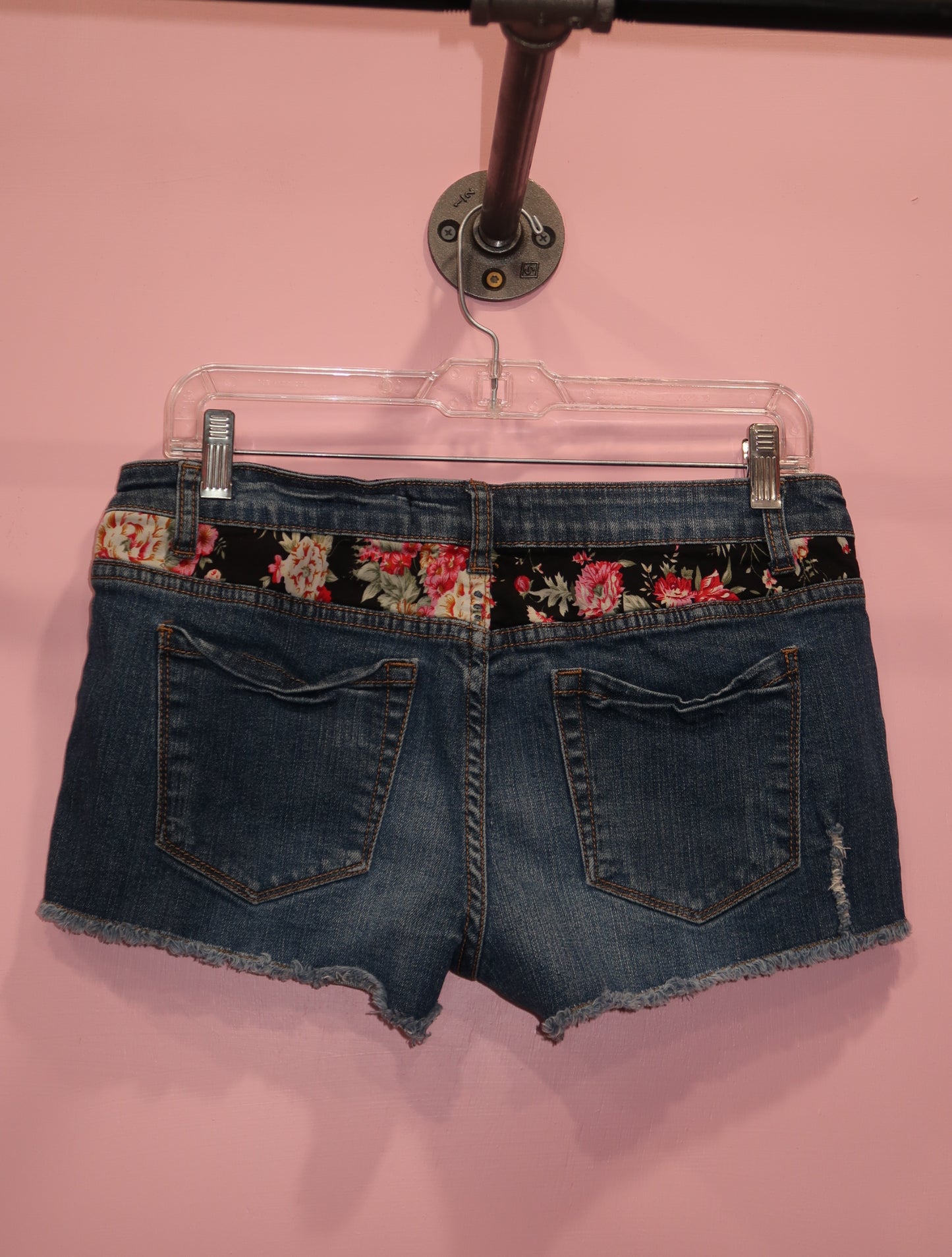 (30”) 2000s Forever 21 floral denim shorts
