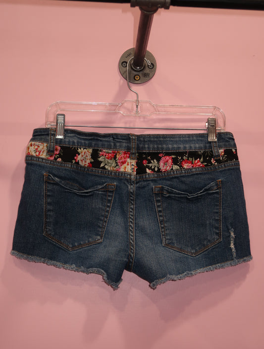 (30”) 2000s Forever 21 floral denim shorts