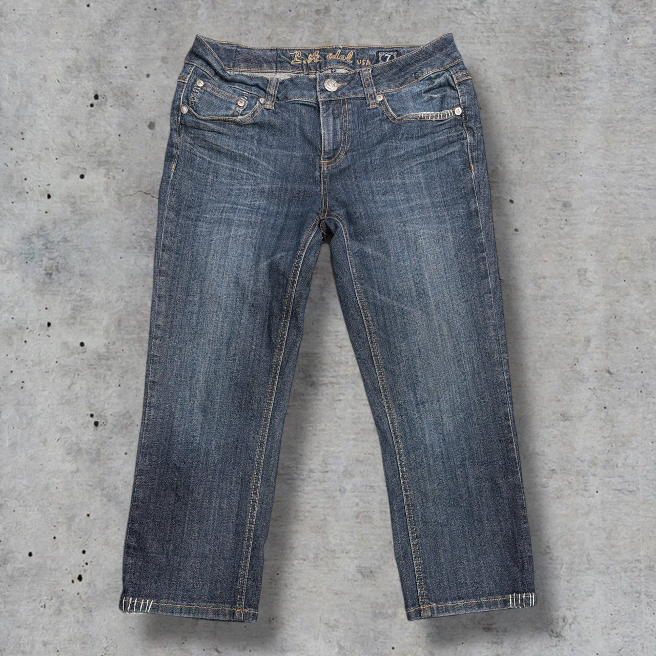 (30”) 2000s la idol embellished stud capri jeans