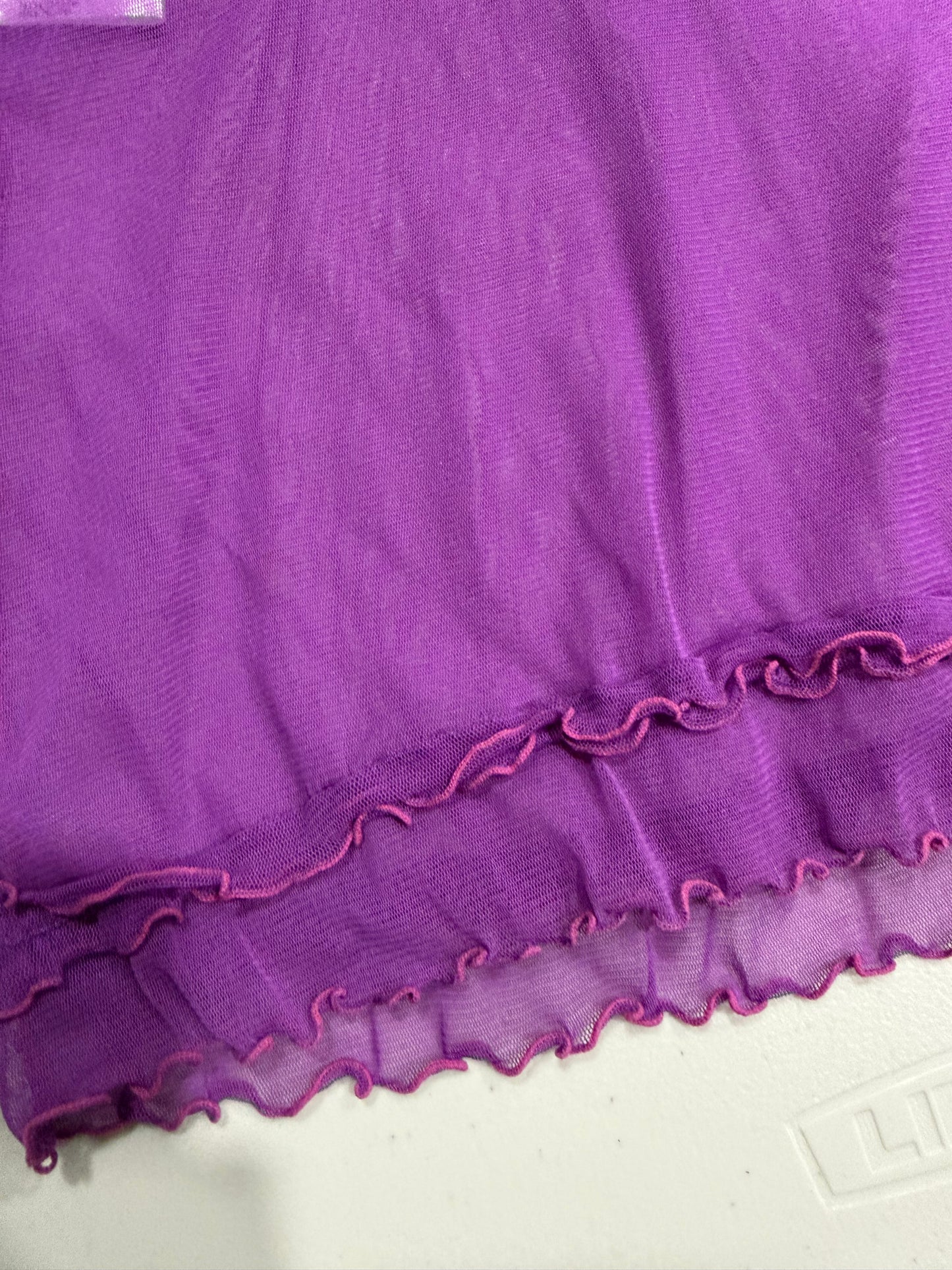 (S/M) 2000s purple fishnet lettuce trim top