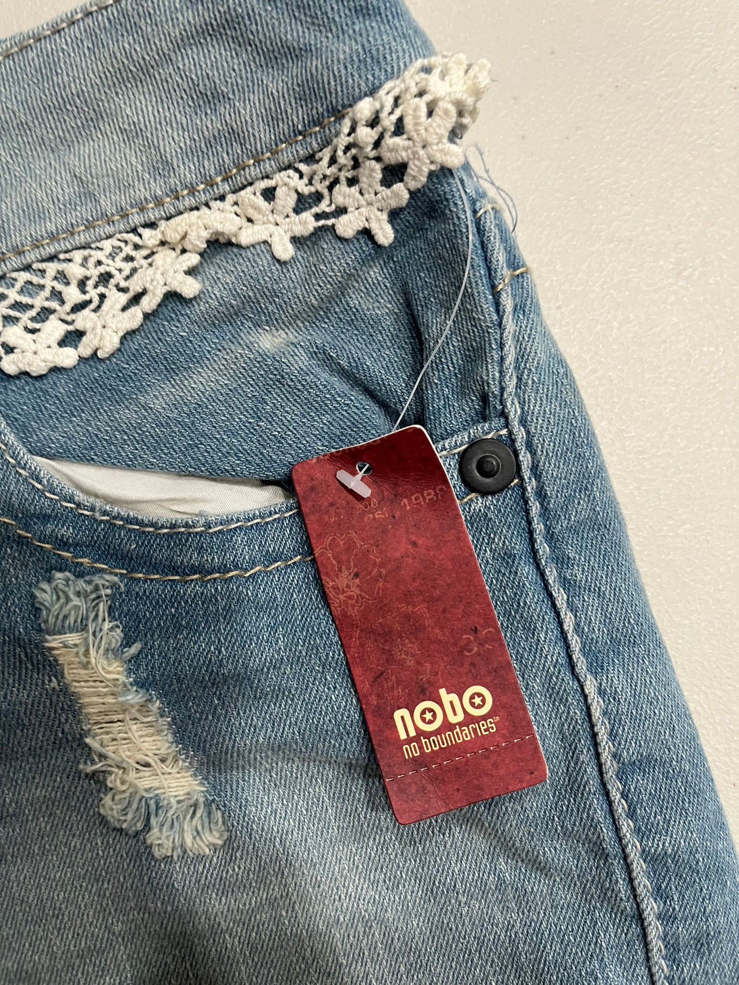 (30”) NWT No boundaries Lace Trim Denim Shorts
