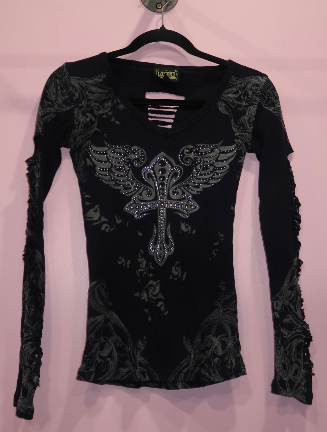 (S/M) 2000s cross and angel wing embellished braided sleeve and back top