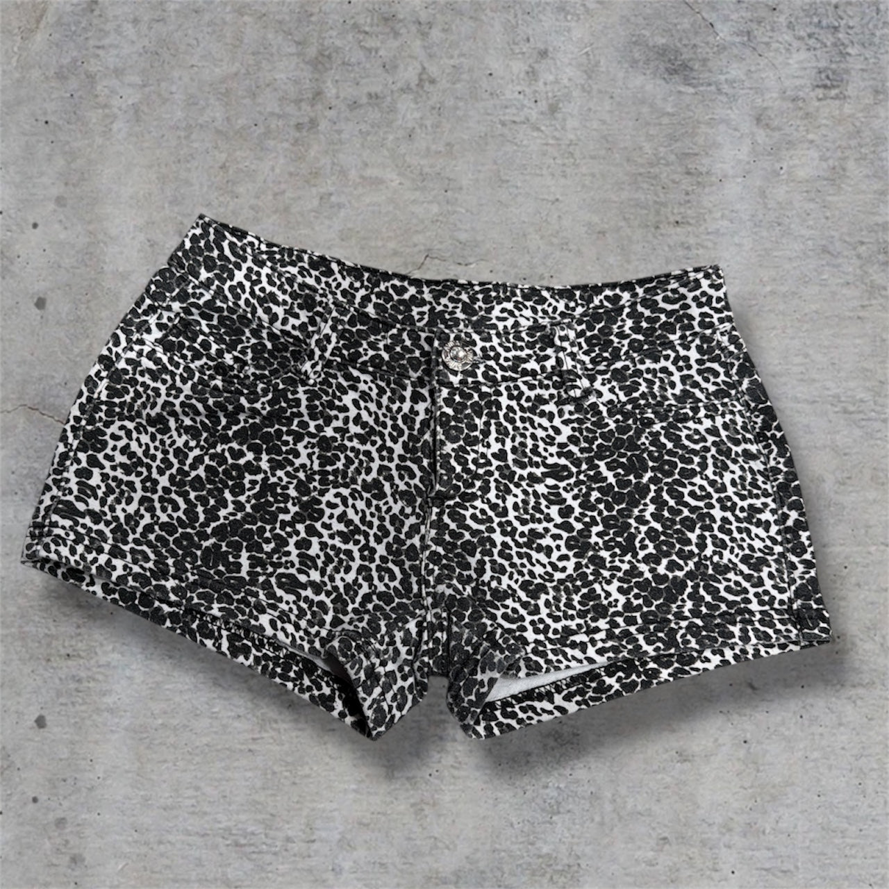 (25”) 2000s Cheetah Print Mini Shorts