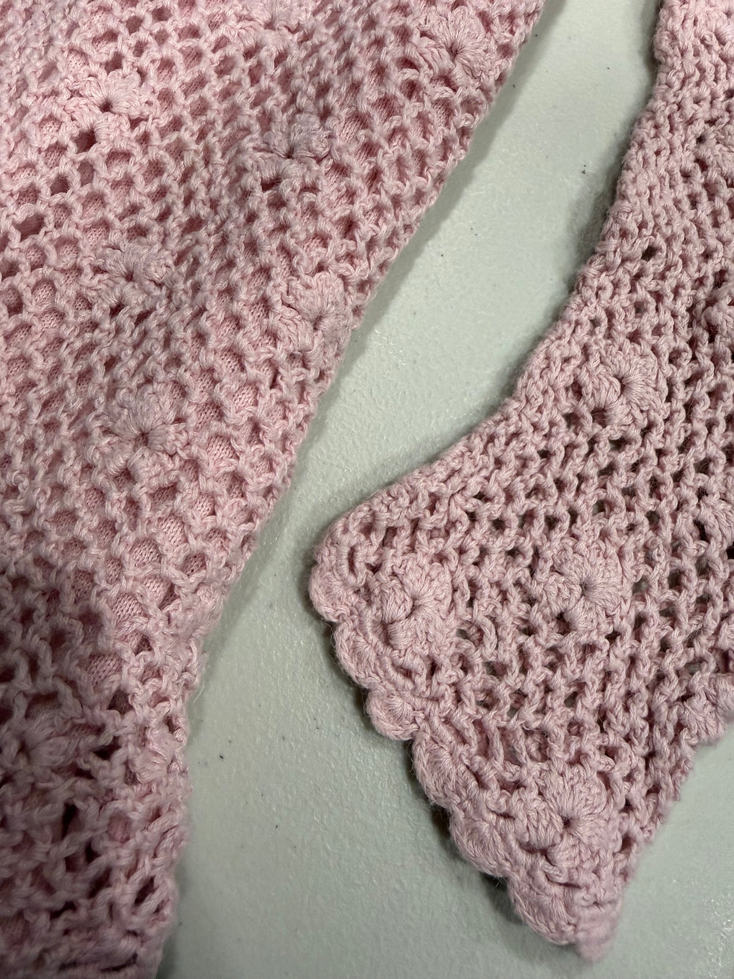 (L/XL) 2000s pink floral crochet knit top