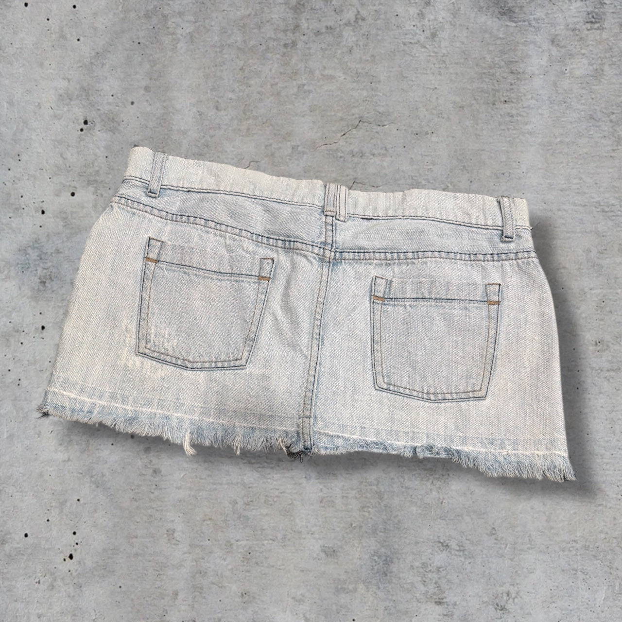 (36”) early 2000s mossimo heart patch denim mini skirt