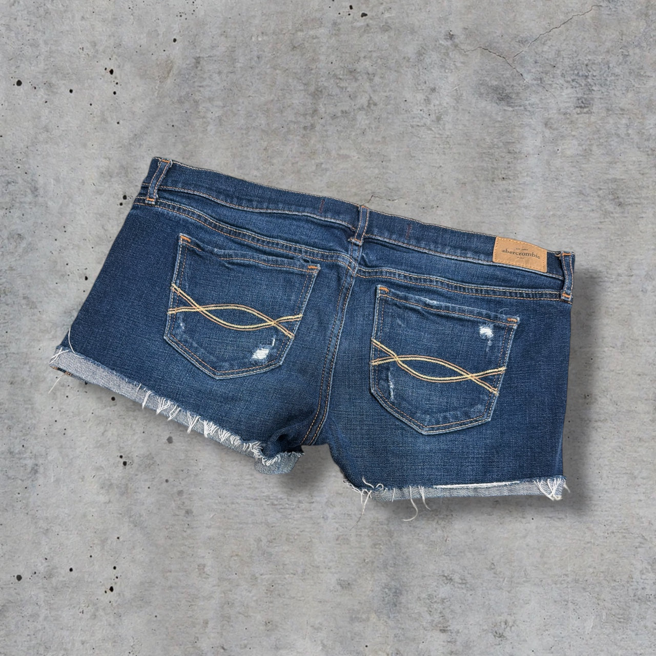 (34”) early 2000s abercrombie & fitch mini denim shorts