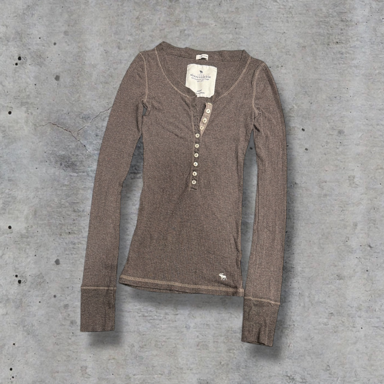 (S) 2000s abercrombie & fitch henley long sleeve top