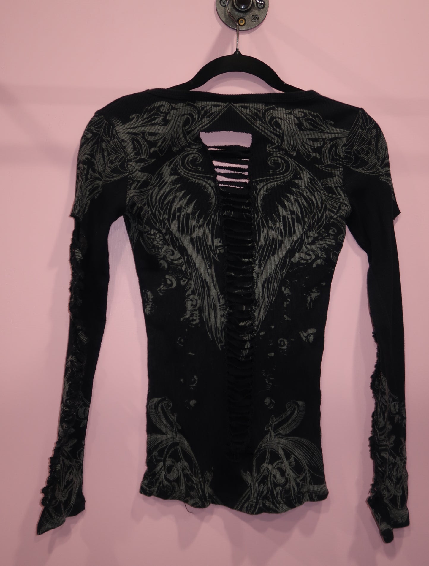 (S/M) 2000s cross and angel wing embellished braided sleeve and back top