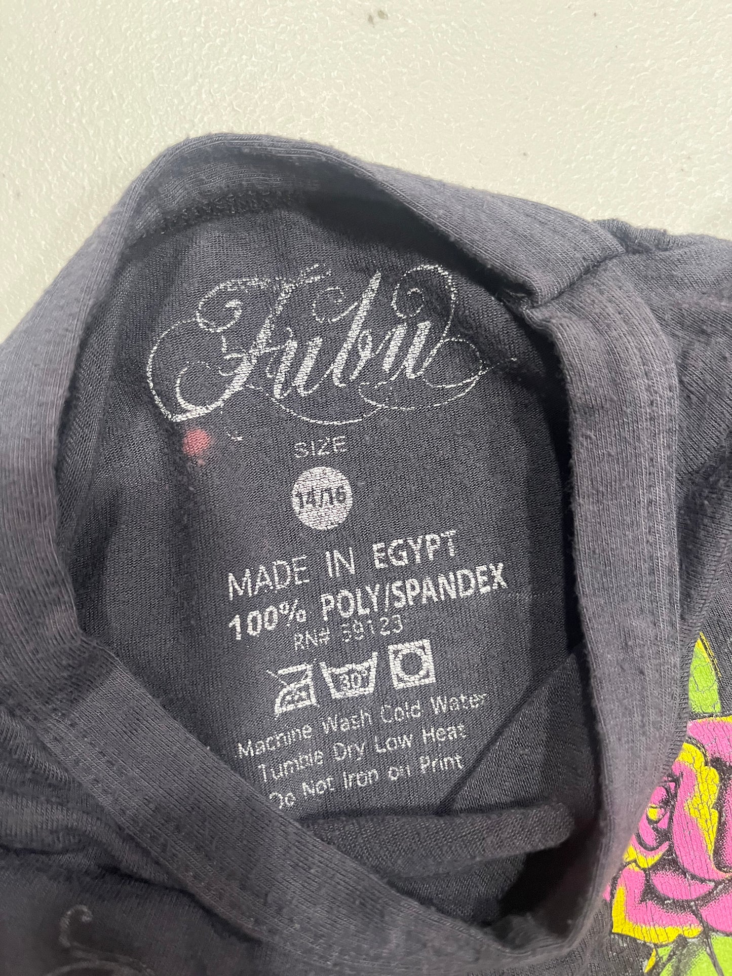 (XS) 2000s Angel Wing & Roses Fitted Graphic Top