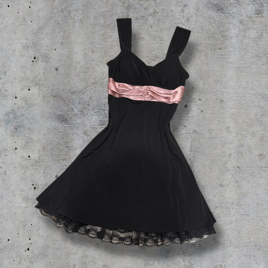 (M/L) early 2000s pink satin black lace trim dress