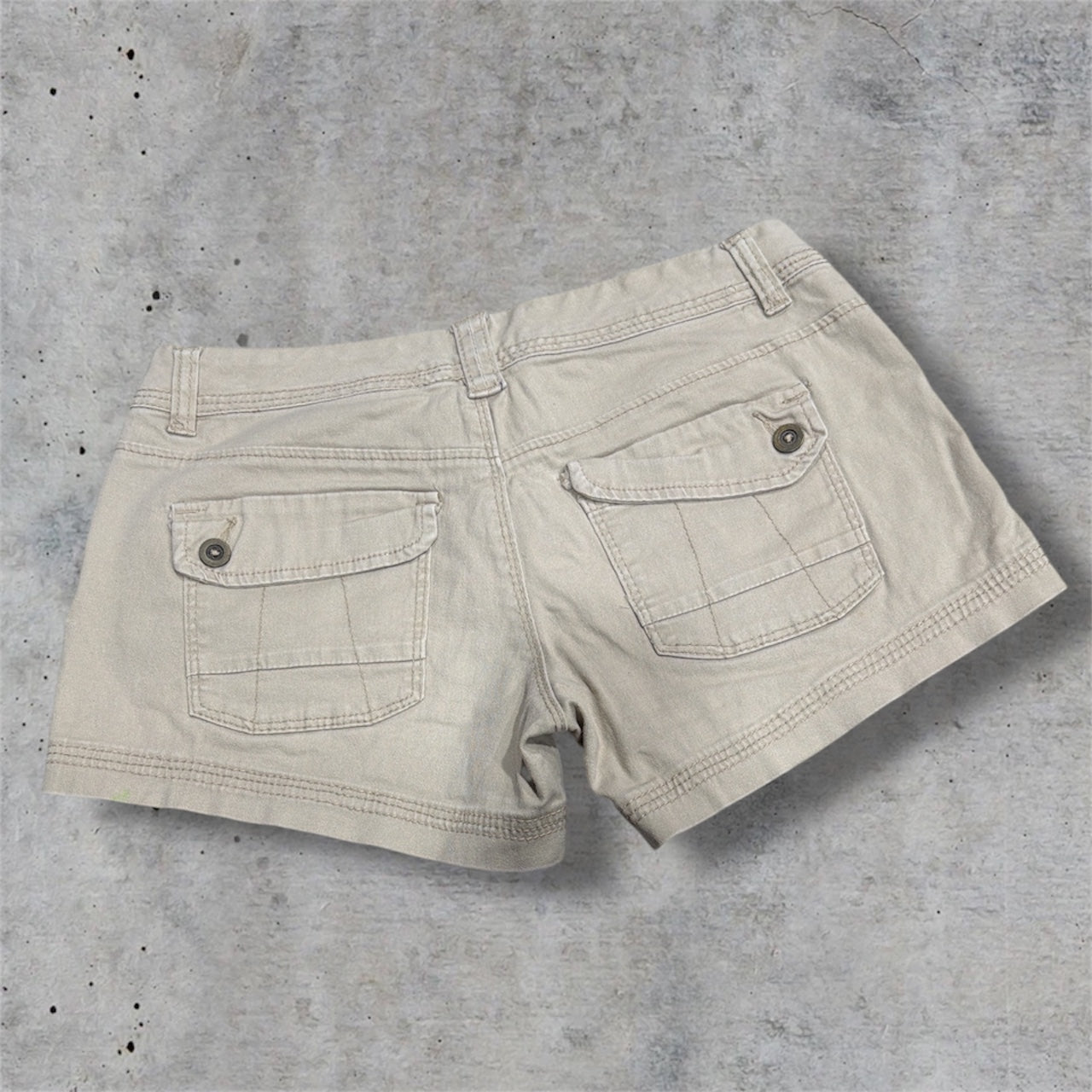 (29”) 2000s union bay cream mini shorts