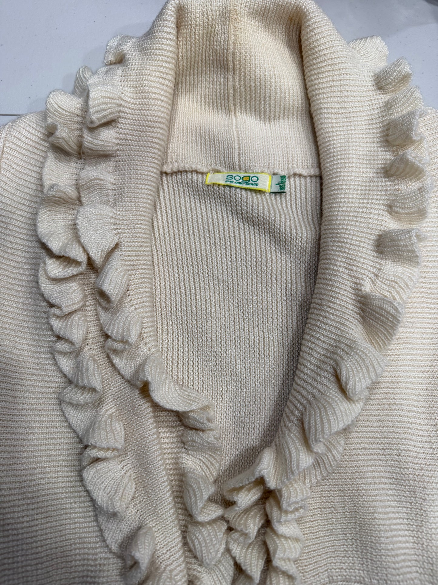 (L) vintage charm cream knit ruffled cardigan