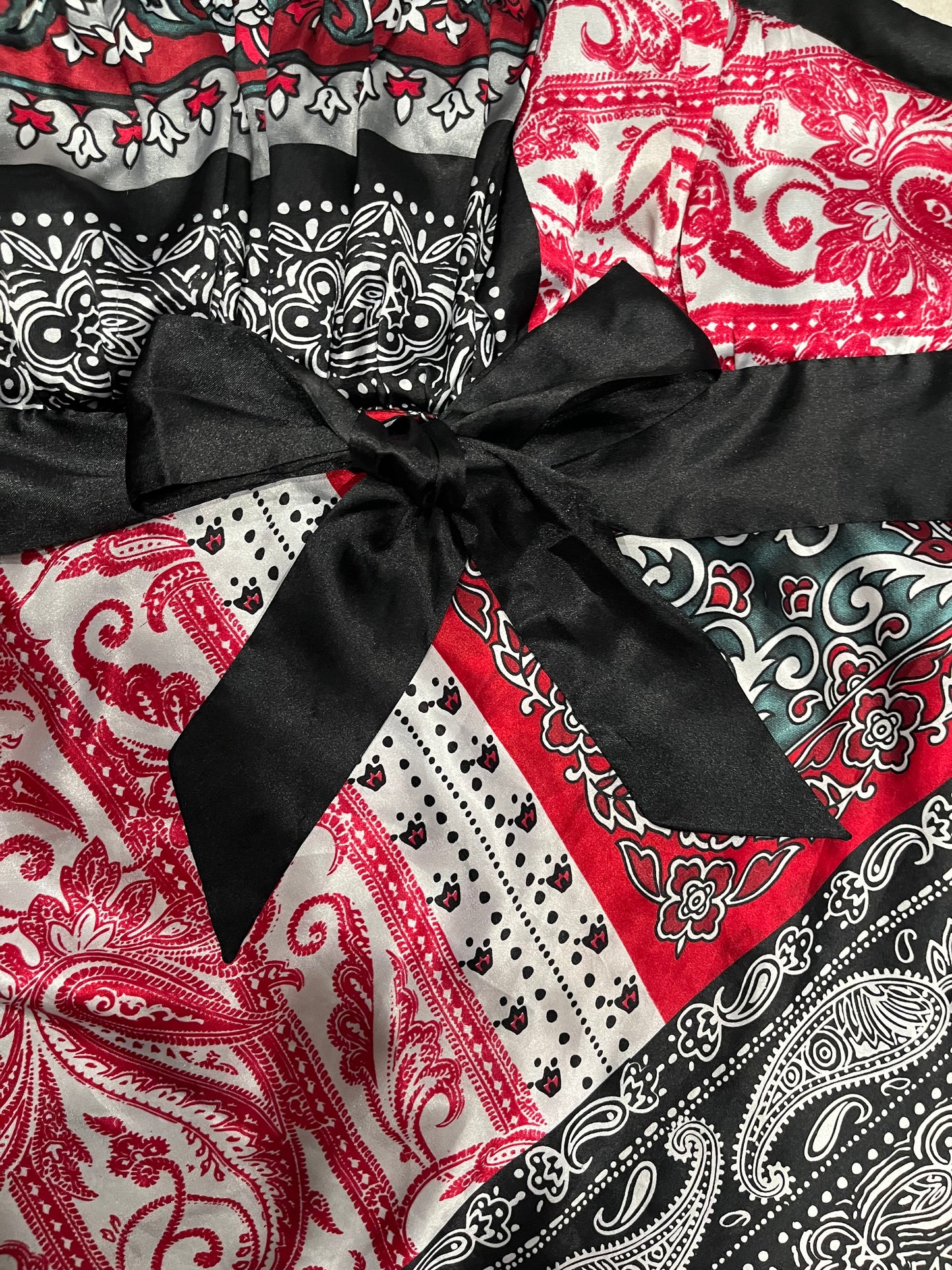 (XL) Vintage red & black asymmetrical paisley print top with silk black bow
