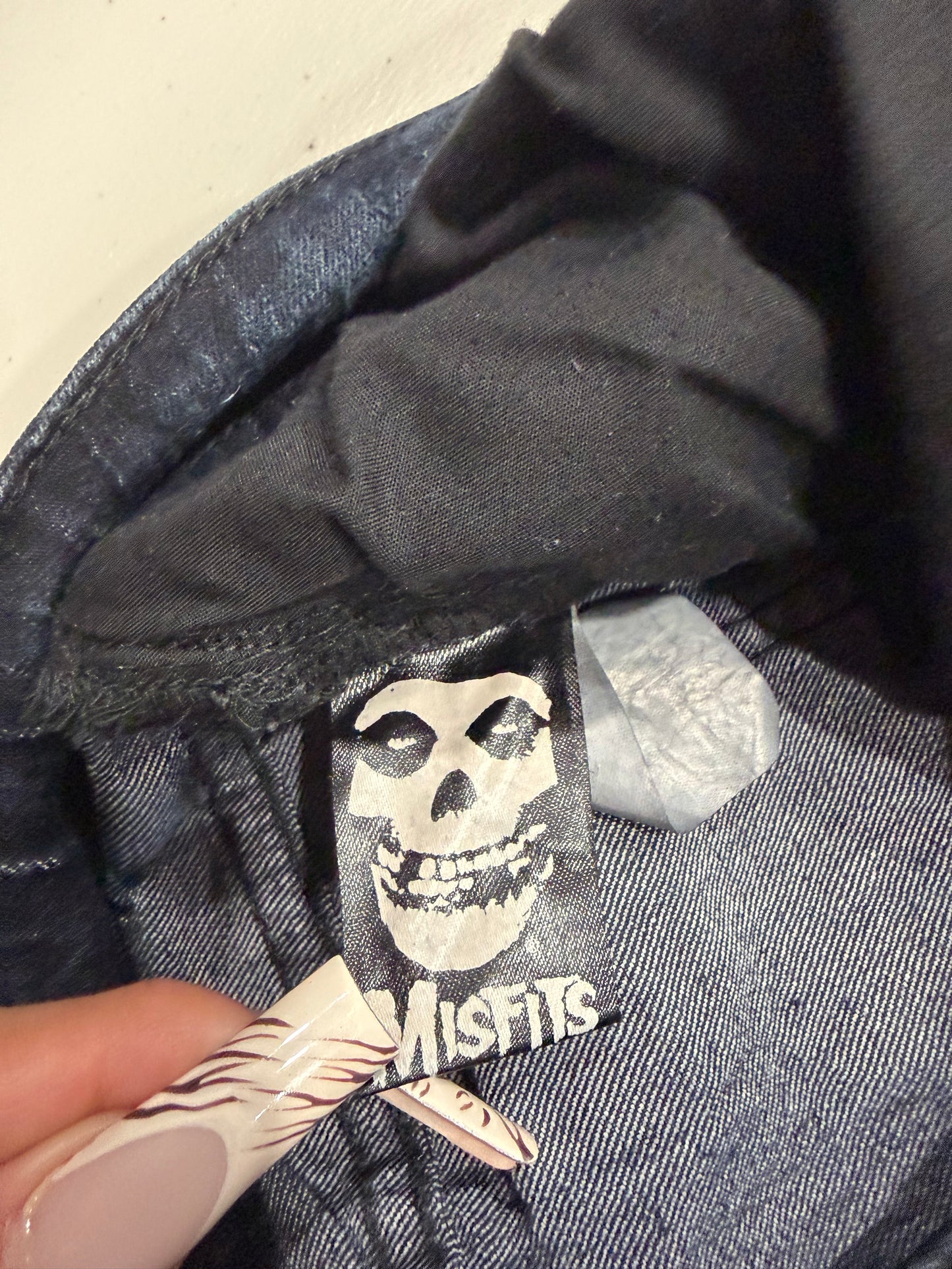 (30”) 2000s misfit rare skull denim mini shorts