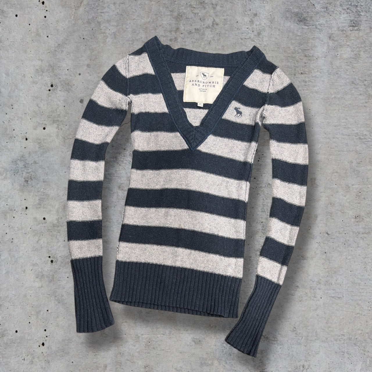 (XS) abercrombie & fitch striped grey & navy blue knit fitted sweater