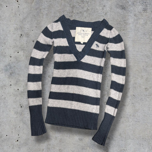 (XS) abercrombie & fitch striped grey & navy blue knit fitted sweater