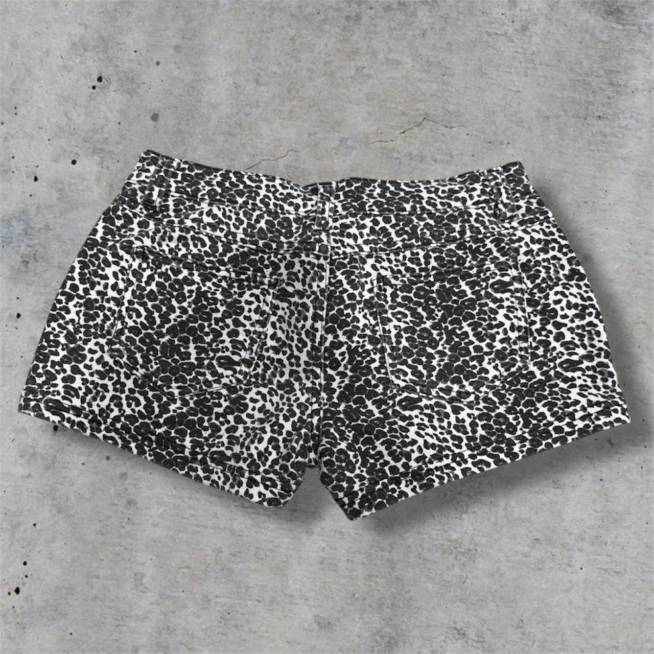 (25”) 2000s Cheetah Print Mini Shorts
