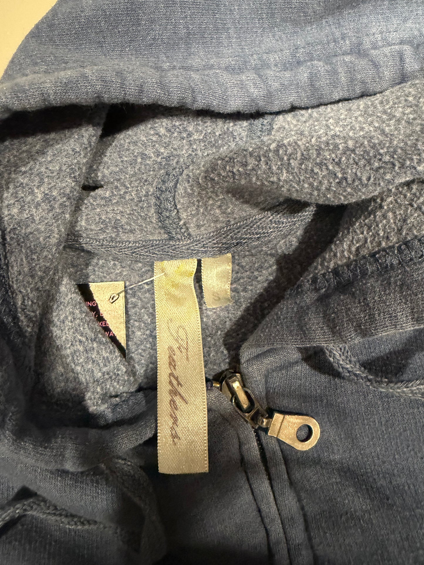 (S) 2000s blue & black heart lace graphic zip up jacket