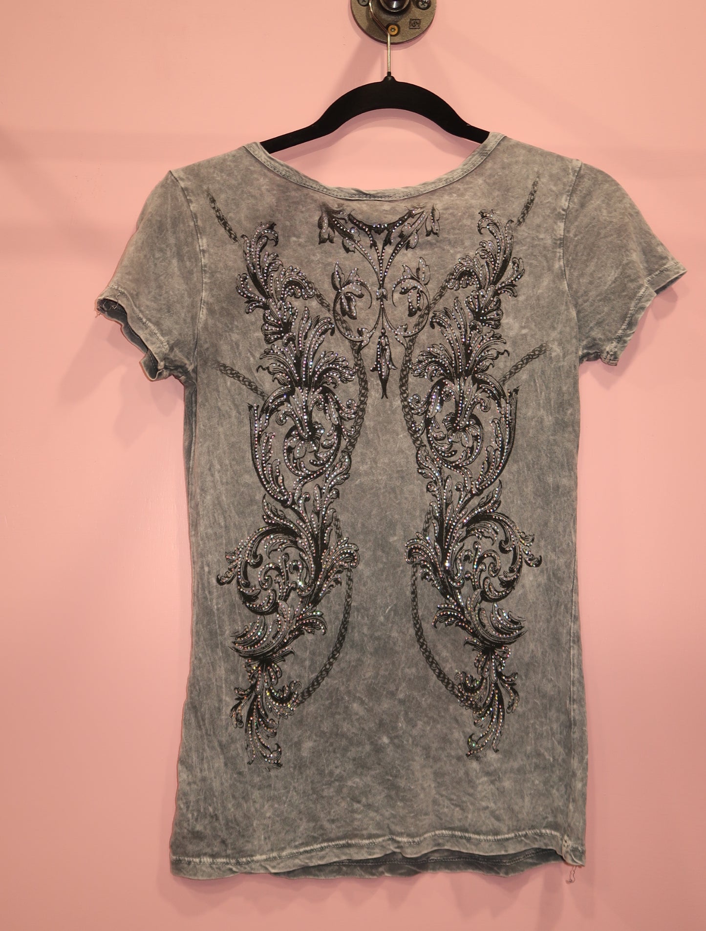 (M) Vocal embellished wing grey top