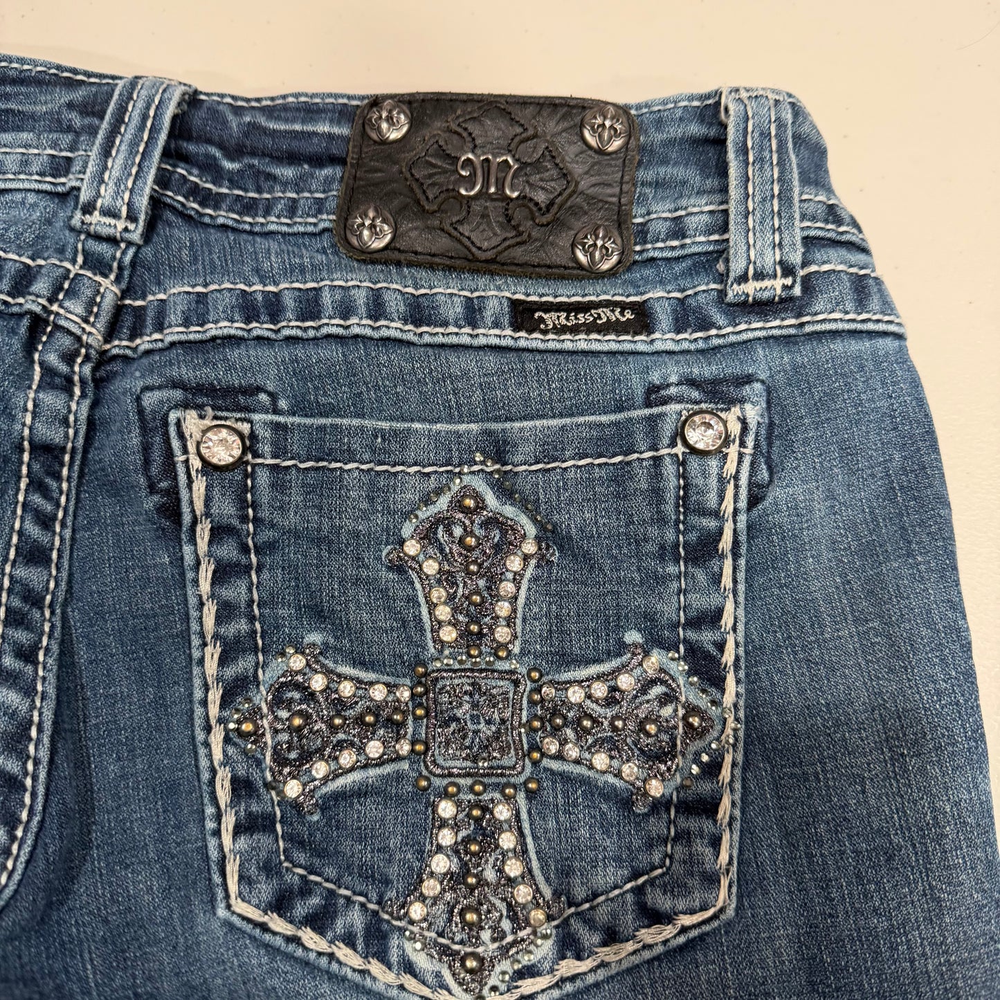 (29”) 2000s cross miss me flared jeans