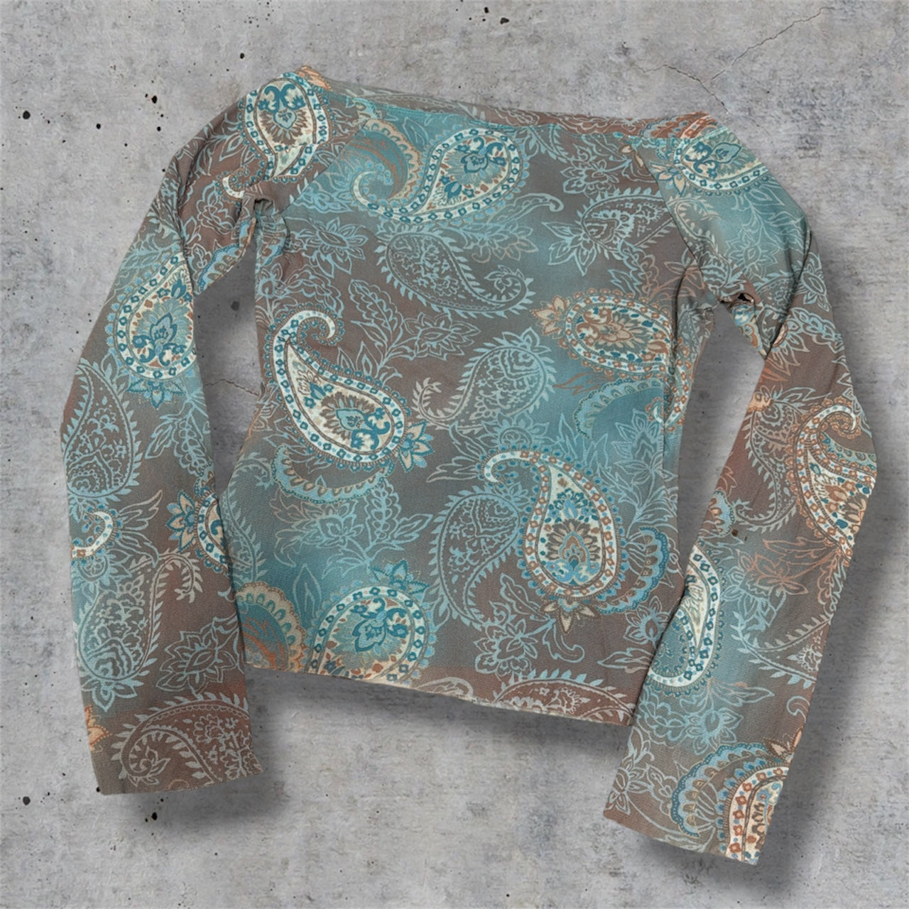 (M) vintage/y2k paisley print raw hem off the shoulder long sleeve top
