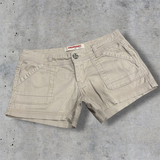 (29”) 2000s union bay cream mini shorts