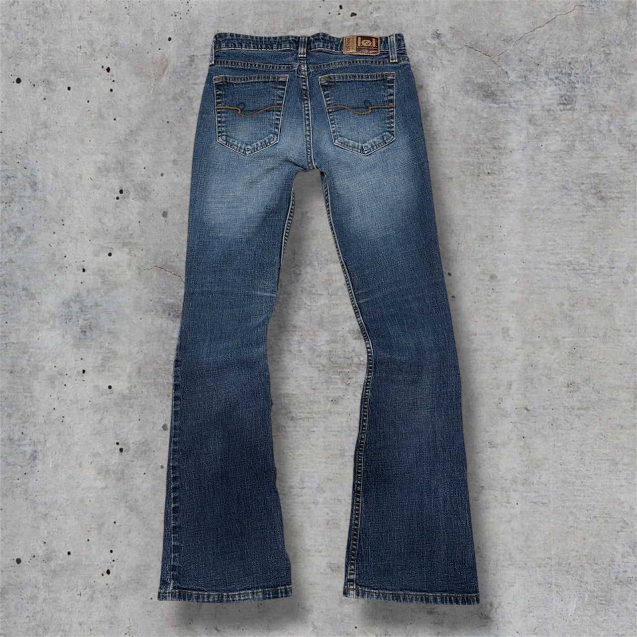 (28”) vintage lei flared jeans
