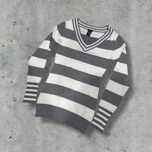 (L) 2000s rue21 grey & white striped fitted long sleeve top