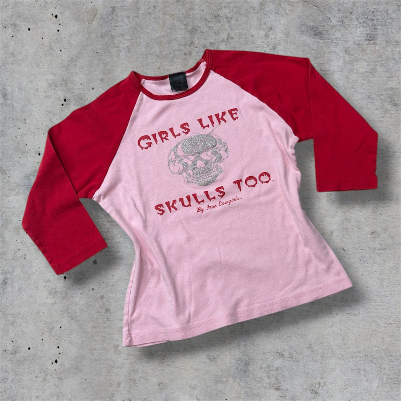 (M/L) vintage “girls like skulls too” baseball style pink & red top