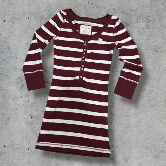 (XS) 2000s abercrombie & fitch henley style striped maroon top